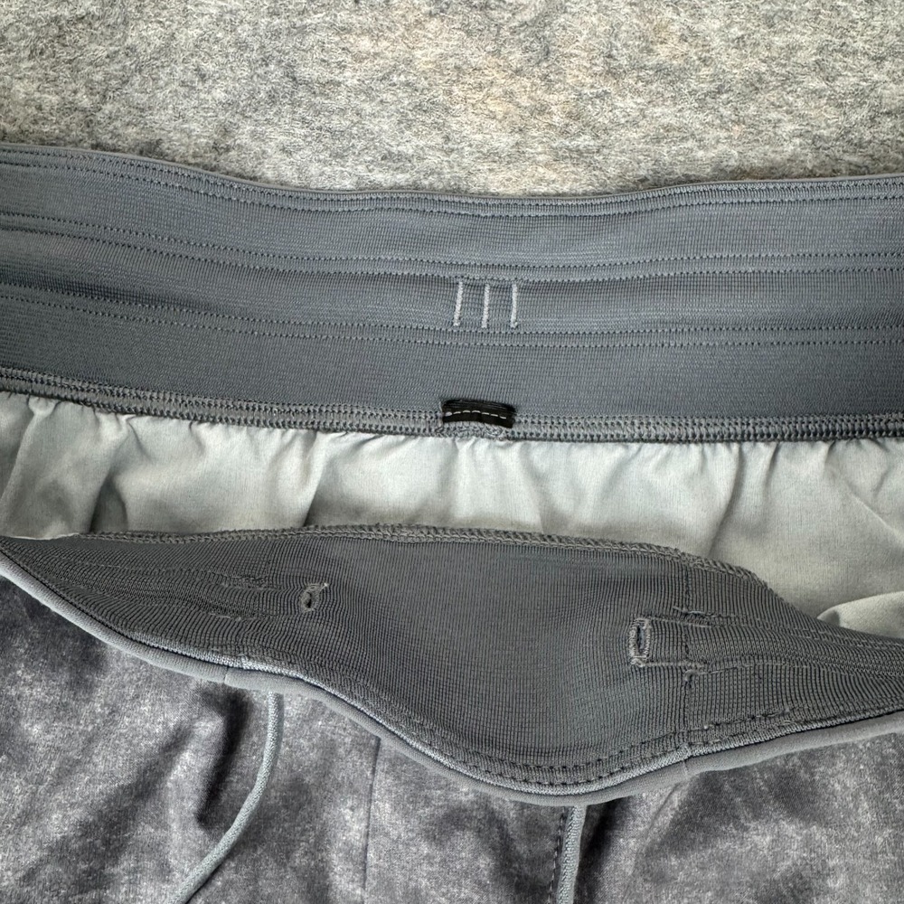Lululemon T.H.E. Short 9" Linerless Gravel Dust Asphalt Grey Multi Mens Medium M - Picture 3 of 12